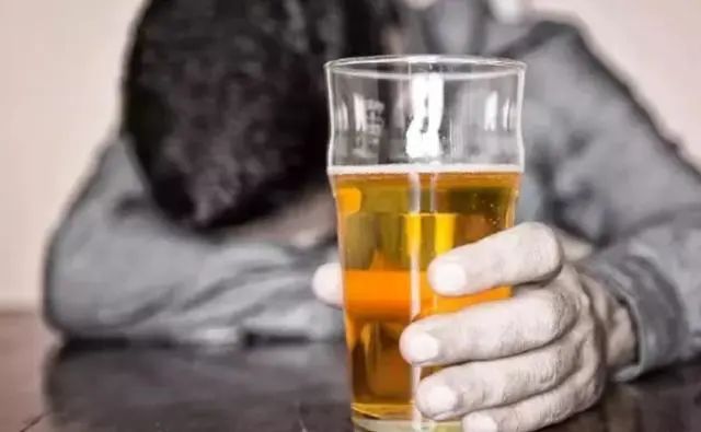 血脂高的人，建议牢记：晨起2不要，睡前2不宜，日常3坚持