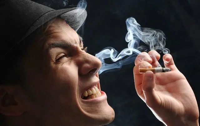 男性一天能吸多少支烟？医生：若是控制在“这个数”，还算可以