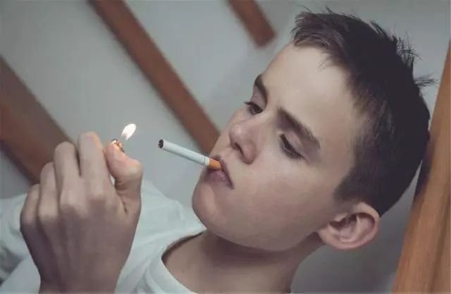 男性一天能吸多少支烟？医生：若是控制在“这个数”，还算可以