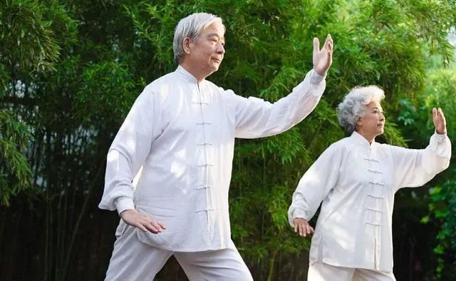 长期静养与天天锻炼的人，谁更长寿？百岁老者说出实话，值得借鉴