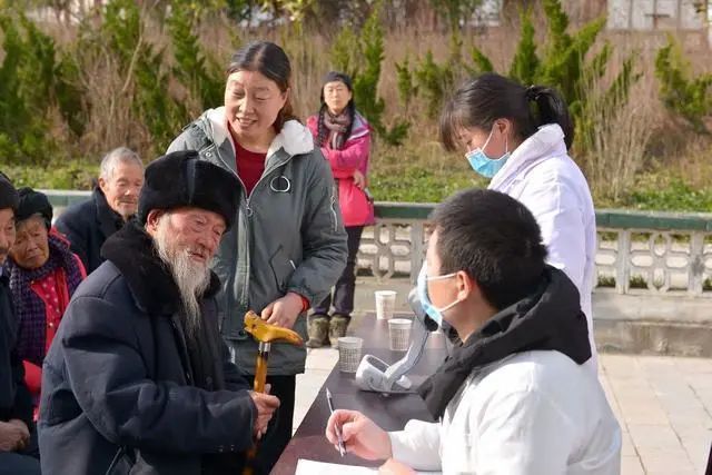 长期静养与天天锻炼的人，谁更长寿？百岁老者说出实话，值得借鉴