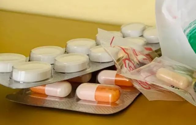 布洛芬是万能止痛药？医生：6类人应避免服用，后果你承担不起
