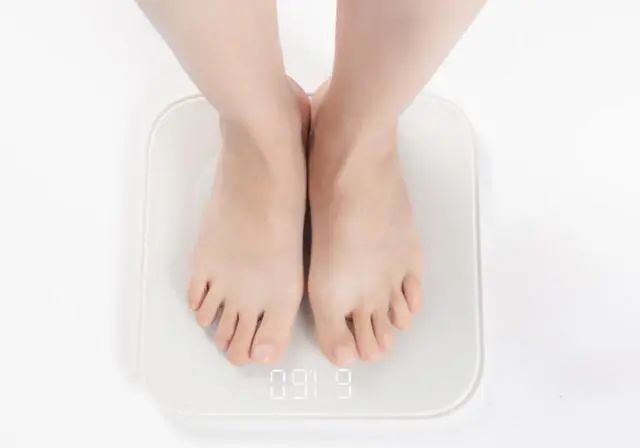 女性过了50岁，体重在多少斤比较好？自查一下，或许你根本不算胖