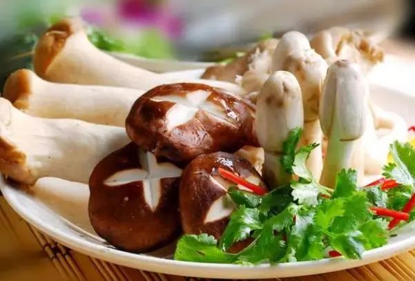 肝硬化患者常吃7种食物，或有助于肝脏“慢慢变软”，不妨了解