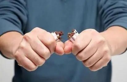 男子吸烟26年，肝脏依旧红润，医生坦言：3个好习惯，值得借鉴