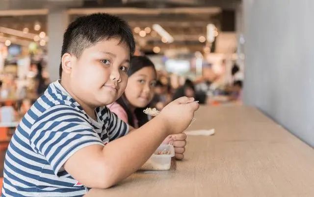 中国53万儿童“性早熟”，“催熟”孩子的或许不是豆浆和鸡肉