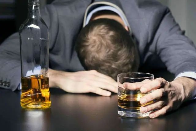 肝开始变硬，头部会有3个异常，若一个也没有，说明肝脏还很健康