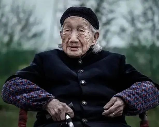 人若是一辈子不吸烟不喝酒，会不会活得更久？医生说出实话