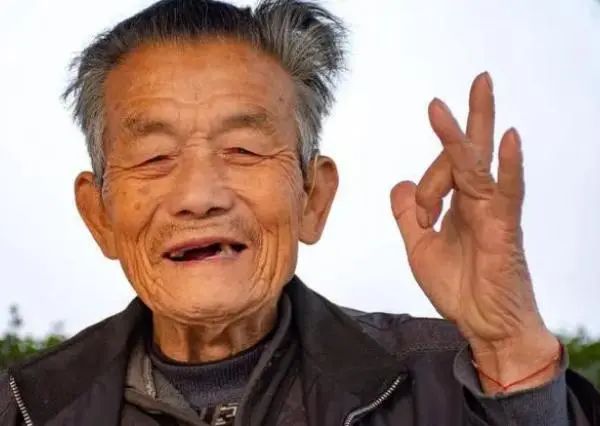 人若是一辈子不吸烟不喝酒，会不会活得更久？医生说出实话