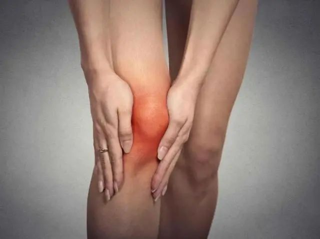 为什么中年女性容易“膝盖疼”呢？给出这4个建议，希望早尝试