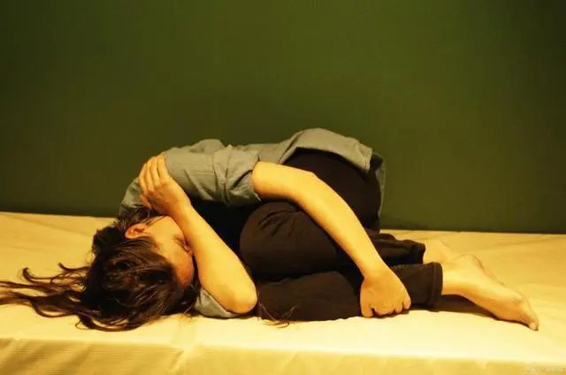 为什么中年女性容易“膝盖疼”呢？给出这4个建议，希望早尝试