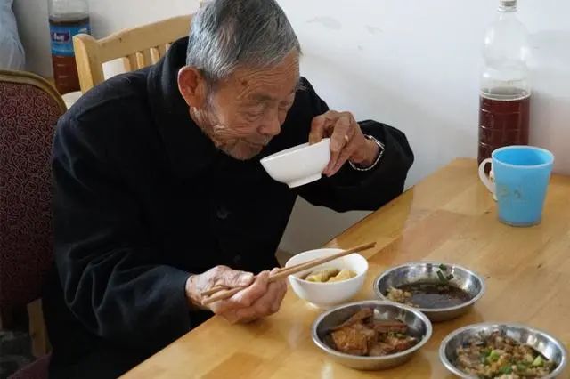 寿命长的人，通常有“三慢、三大、三通”的共性，你占了几条？