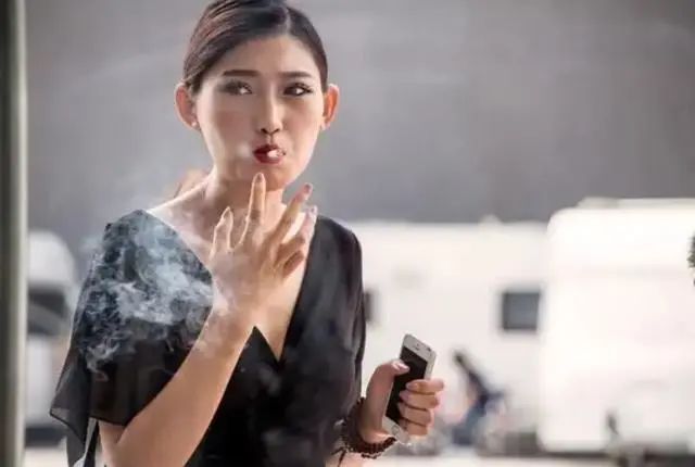 吸烟的人，若发现身上3处“凸起”，建议提高警惕，早查肺功能