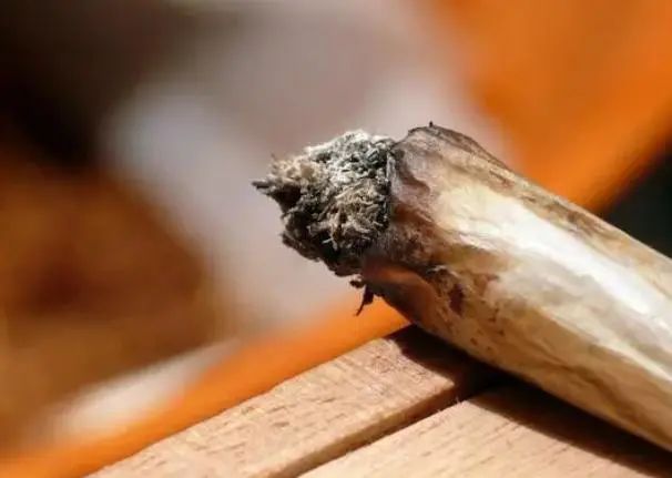吸烟的人，若发现身上3处“凸起”，建议提高警惕，早查肺功能