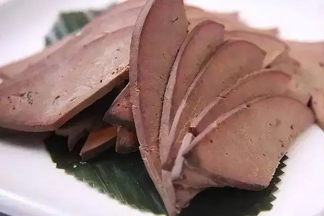 肺不好的人不能吃鸡蛋？医生：3种对肺不太友好的食物，建议少吃