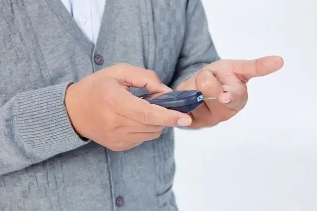 测血糖扎哪根手指最准确？提醒：多数人扎“错了”，测了等于白测