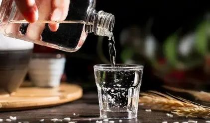 长期晚上喝一两白酒，是养生还是伤身？看完之后你就明白了