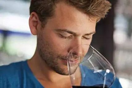 长期晚上喝一两白酒，是养生还是伤身？看完之后你就明白了