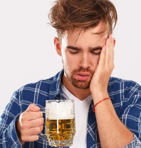 长期晚上喝一两白酒，是养生还是伤身？看完之后你就明白了