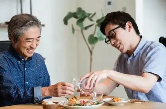 长期晚上喝一两白酒，是养生还是伤身？看完之后你就明白了