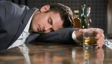 长期晚上喝一两白酒，是养生还是伤身？看完之后你就明白了