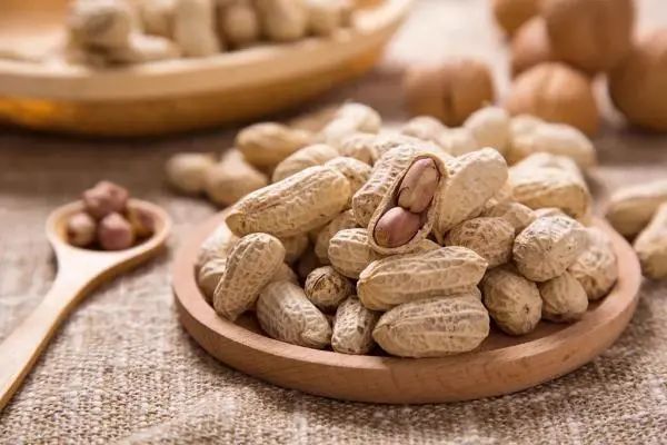 吃花生对血管有帮助吗？医生：若不想血管堵塞，3种素食尽量远离