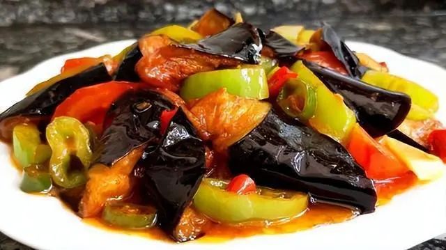 吃花生对血管有帮助吗？医生：若不想血管堵塞，3种素食尽量远离