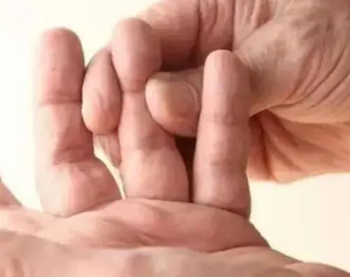 血压高的人，手指有异常吗？如果没有4个异样，脑梗离你还很远