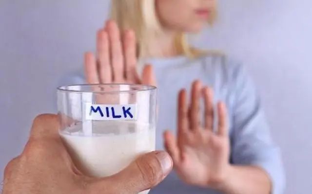 空腹不能喝牛奶、吃鸡蛋吗？提醒：空腹真正要少碰的是这3类食物