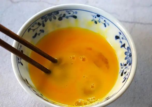 “开水冲鸡蛋”滴香油，坚持喝，身体会怎样？消化科医生给出答案