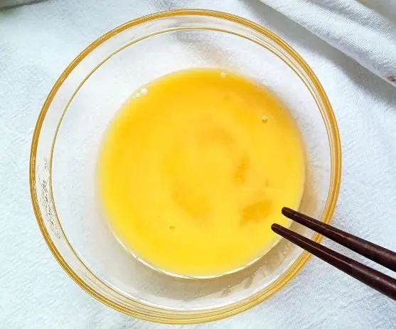 “开水冲鸡蛋”滴香油，坚持喝，身体会怎样？消化科医生给出答案