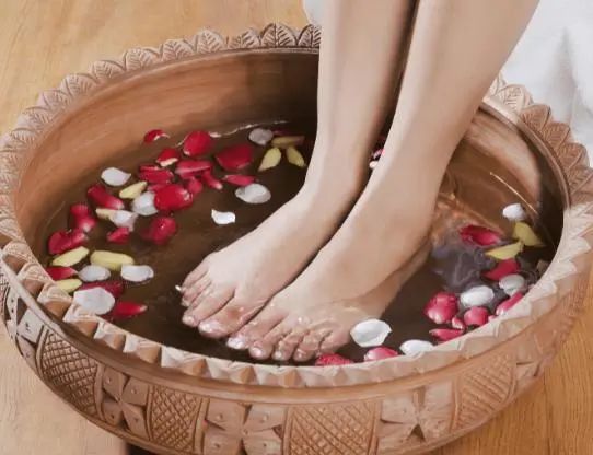 体内有病，“脚”先知？医生：若出现5种状况，或是疾病的前兆