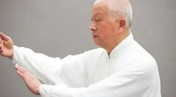 “胆固醇大户”，是蛋黄的多倍，不想被脑梗“盯上”，建议早忌口