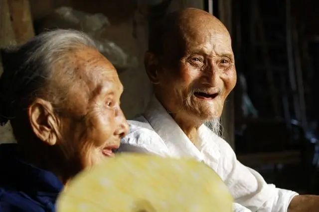 无论男女，每天在这3个时间段排便的人，寿命可能比其他人长！
