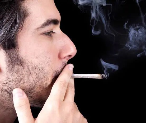戒烟后，变黑的肺能否白回来？医生：戒烟尽量不要晚于这个岁数