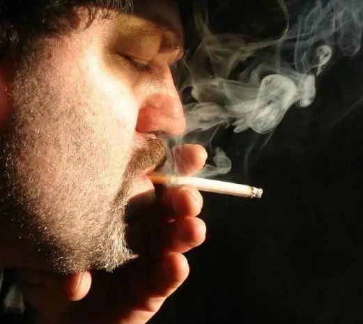 戒烟后，变黑的肺能否白回来？医生：戒烟尽量不要晚于这个岁数