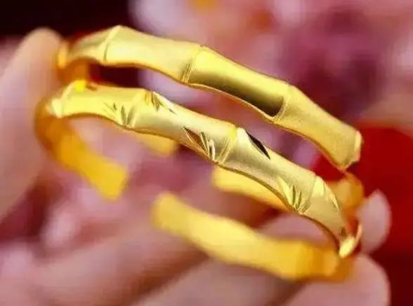 女人长期佩戴“金手镯”，真的对身体好吗？医生终于说出实情