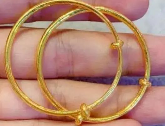 女人长期佩戴“金手镯”，真的对身体好吗？医生终于说出实情