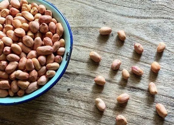 经常吃花生，到底是升血压还降血压？医生：4种食物或可多吃