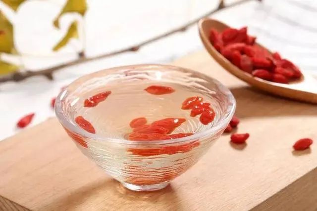 半夜总是2个时间惊醒？或是肝在“求救”，多喝2茶，帮你养好肝