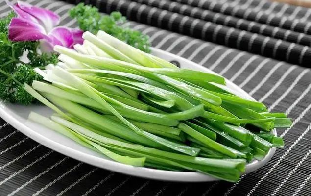 韭菜不能和这些食物同食，尤其最后一种，早知早预防