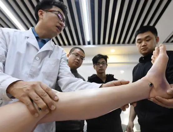 艾叶泡脚，效果虽好，但这4类人不适合，建议了解
