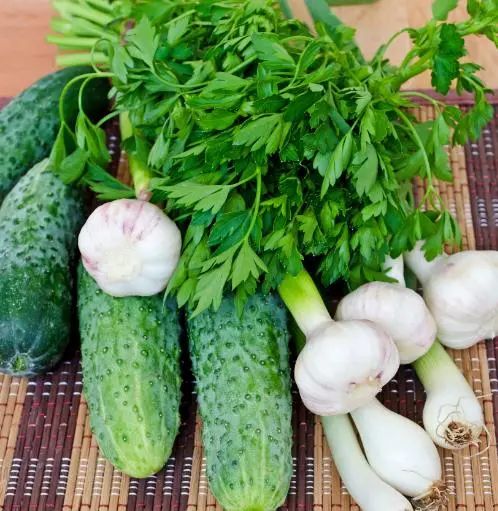 5种蔬菜，菜贩子从来不吃，很多人却当成宝，为了健康，别再买了