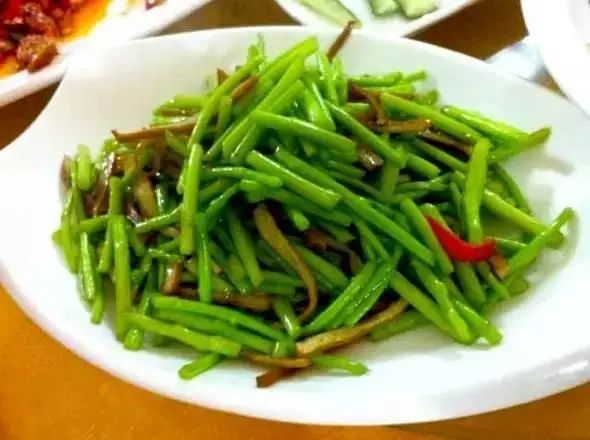 提醒：生活中常见的这五个野菜，或要少吃，建议别再当成宝