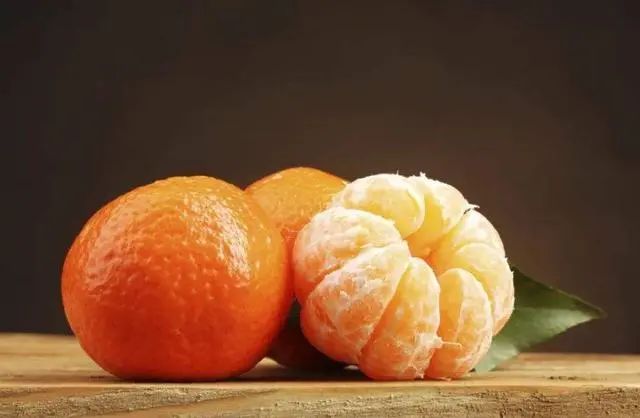 胃不好的人还能吃桔子吗？提醒：不想胃“罢工”，远离这3种水果