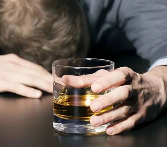 喝酒后，若身体出现7个现象，说明你不适合继续喝酒，尽量早戒酒