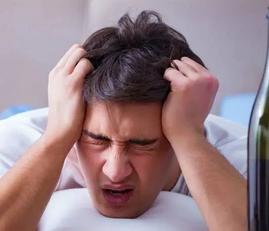喝酒后，若身体出现7个现象，说明你不适合继续喝酒，尽量早戒酒