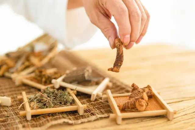 中药变“毒药”，几个小时可发作？医生：这5种中药没病别乱吃